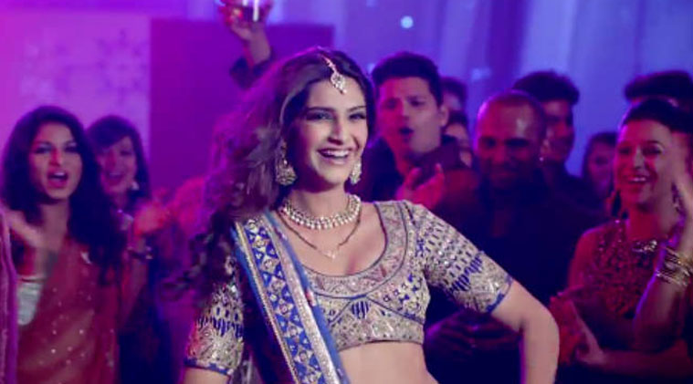 sonam-kapoor-dkd-759